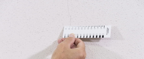 How to renovate a façade with small cracks