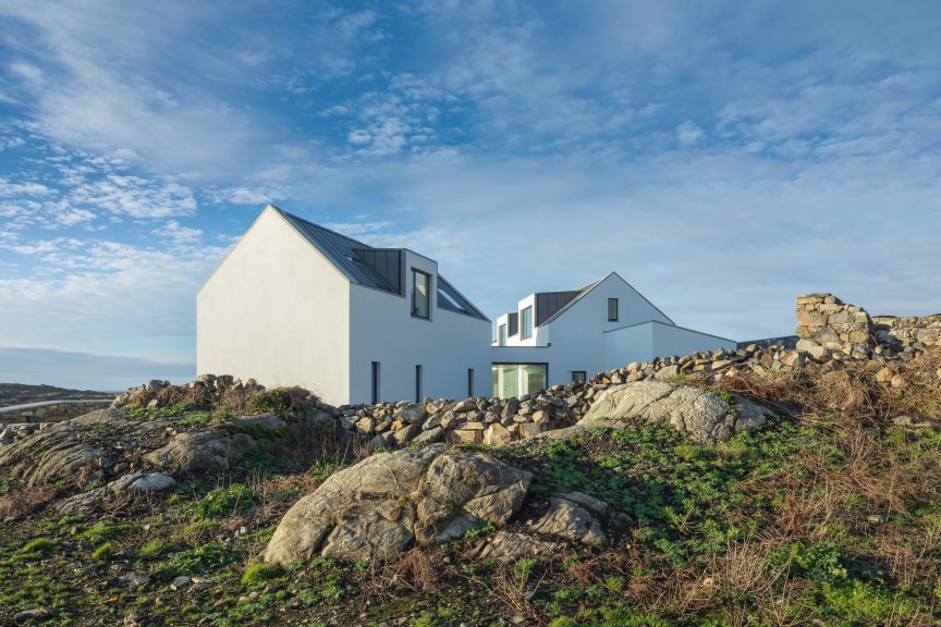 Direct-Fix or Drained Cavity? Understanding EWI Design in High-Exposure Locations